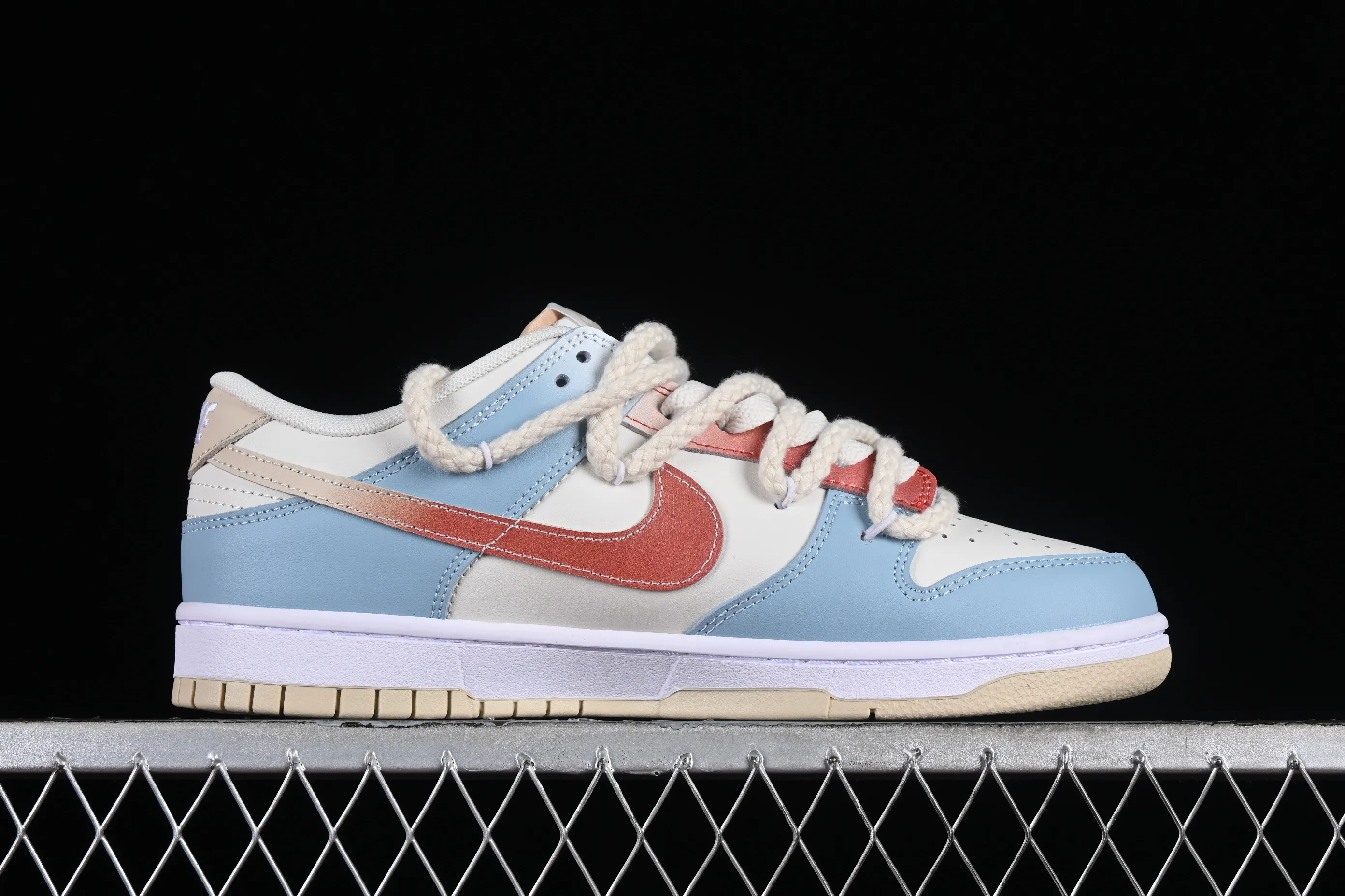 All Categories Nk SB Dunk Series Nk SB Dunk Low Low-top sneakers Nk Dunk Low Retro Coast Blue White Brown Street classic and versatile SB strap low-top casual sneakers DV0831-003